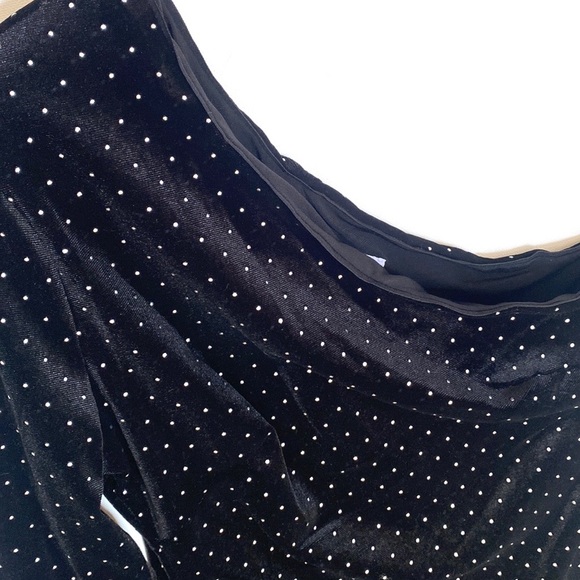 (A4c) NEW Cosmopolitan Black studded one Shoulder velvet dress, Size M, NWOT - Picture 5 of 12